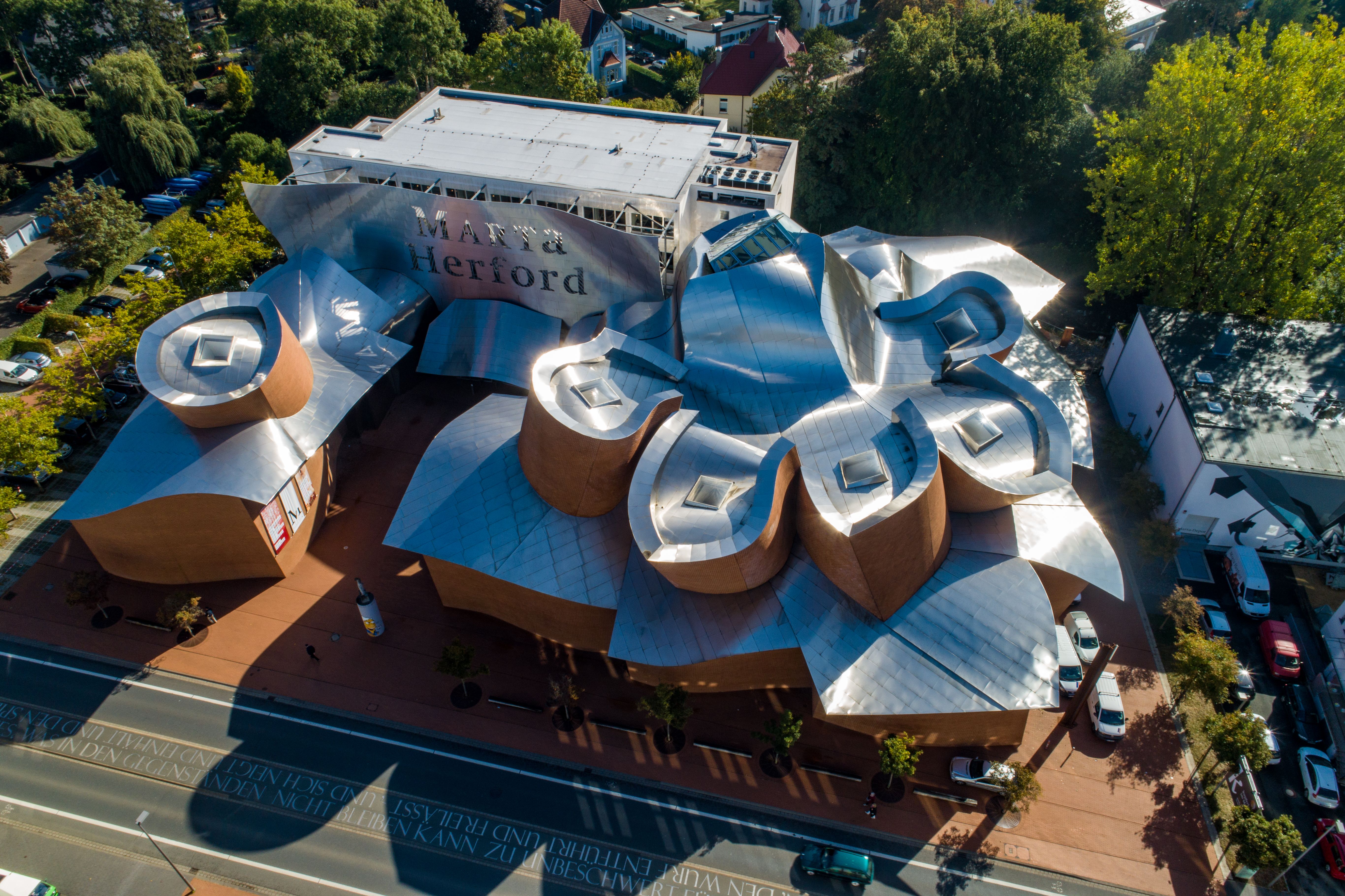 Luchtfoto van het Marta Herford, ontworpen door Frank Gehry