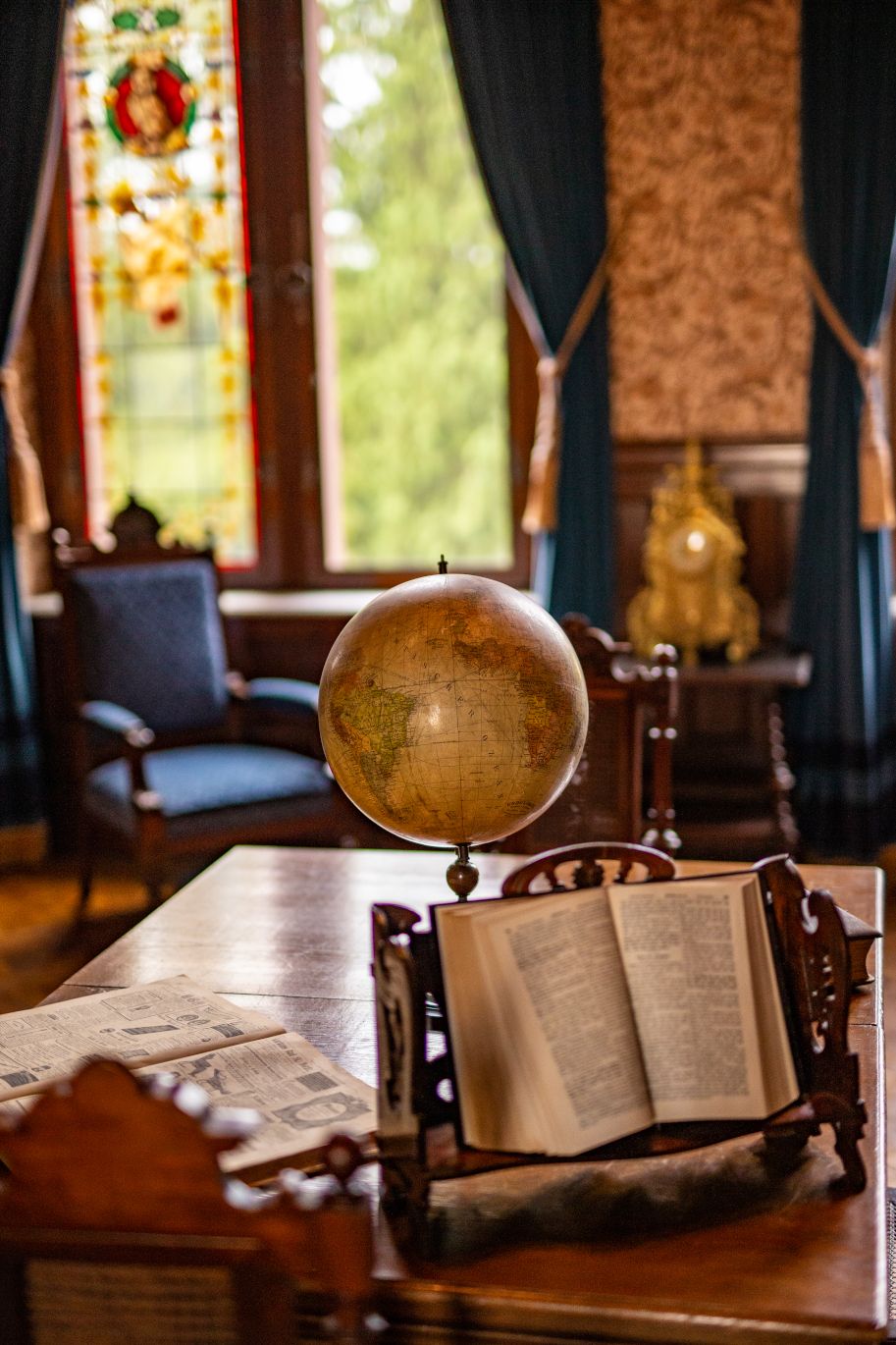 Het typische interieur van de hogere middenklasse uit het Wilhelminiaanse tijdperk is te zien in Kasteel Drachenburg