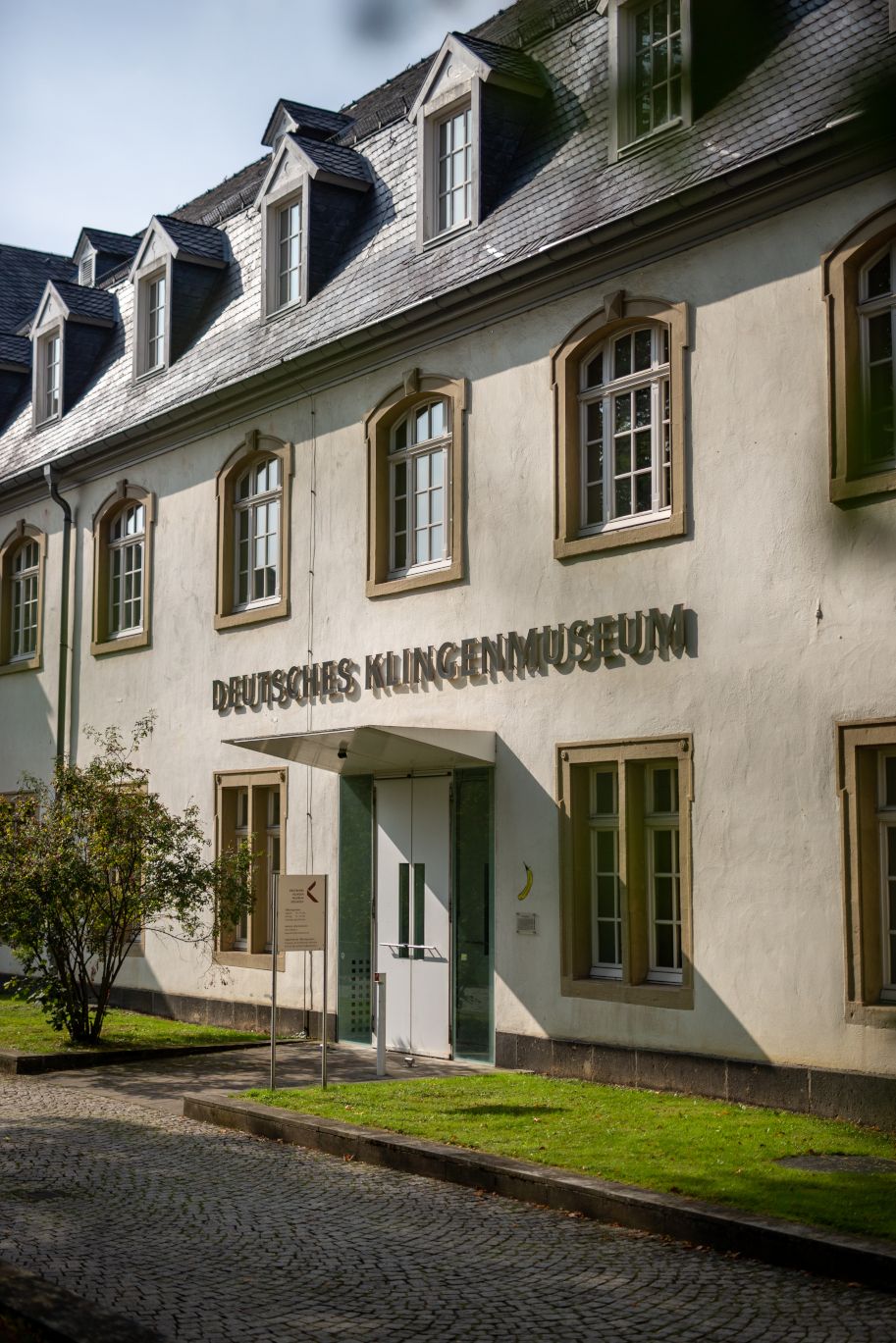 Eerst een klooster, toen een klooster voor Augustijner nonnen, nu een klokkenmuseum: het gebouw niet ver van het historische centrum van Gräfrath