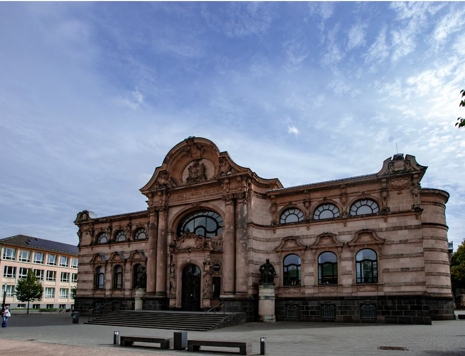 Het museum werd in 1905 geopend ter nagedachtenis aan de industrieel Leopold Hoesch