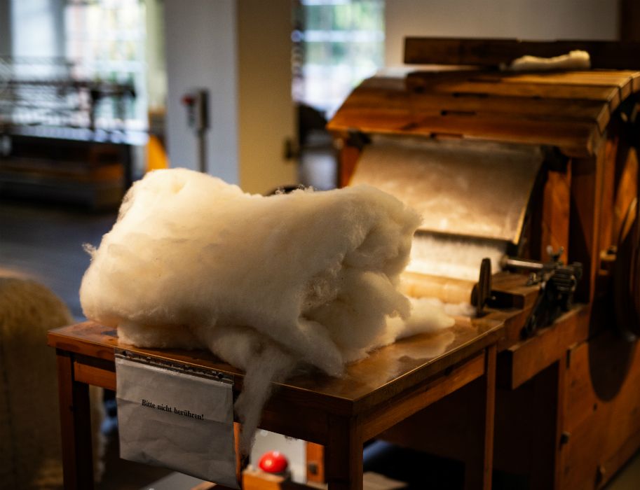 Het LVR Industriemuseum laat zelfs zien hoe wol wordt verwerkt met behulp van draaiende machines.