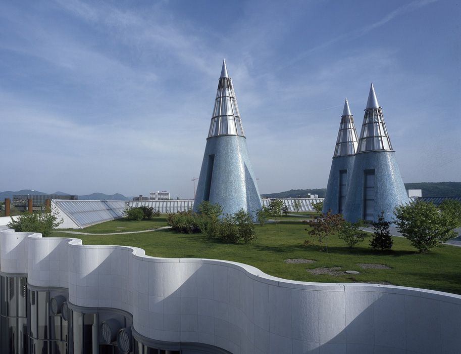 De Bundeskunsthalle in de voormalige federale hoofdstad Bonn is een platform voor tijdelijke tentoonstellingen van internationaal belang die grote aantallen bezoekers trekken.