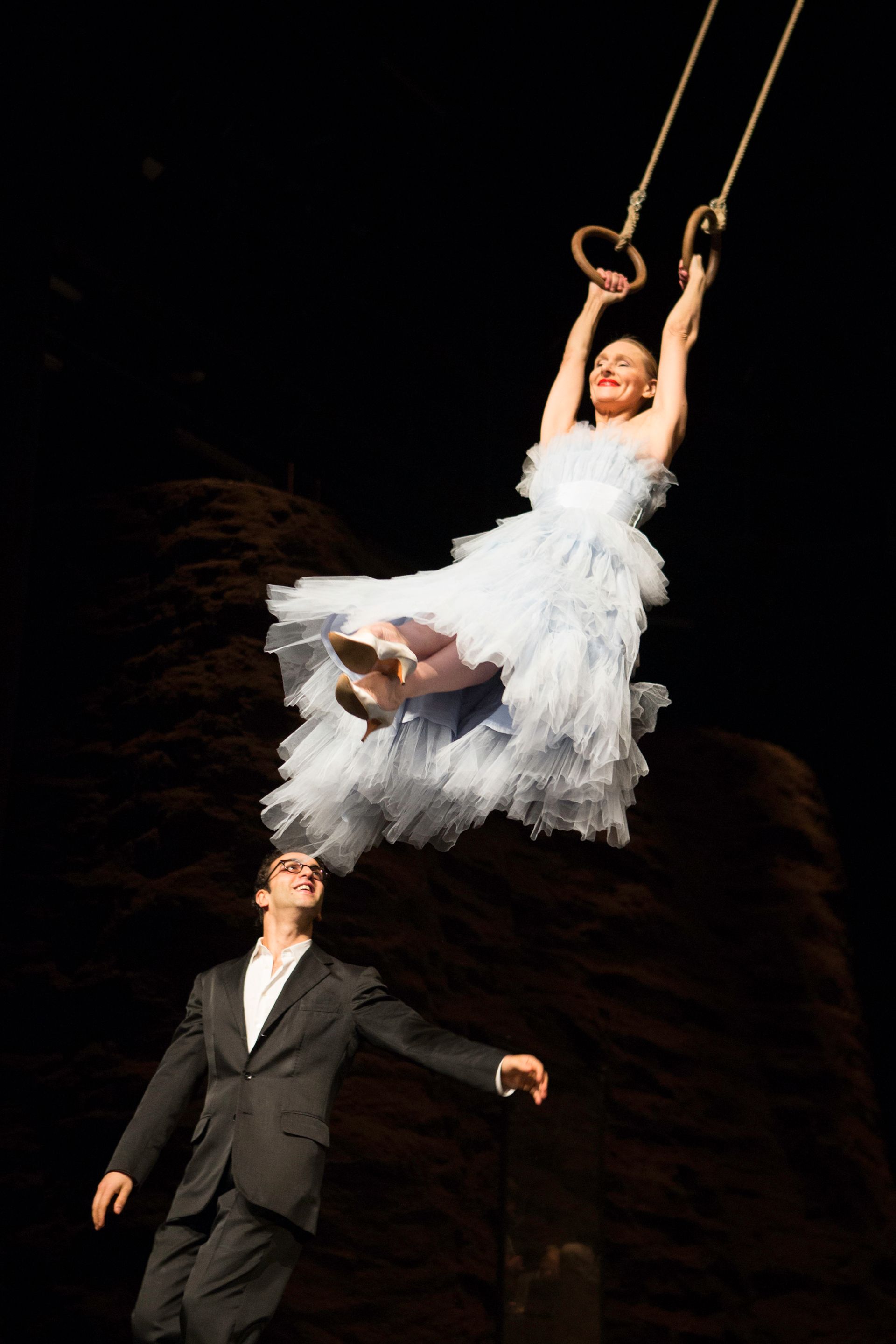 Viktor - Een toneelstuk van Pina Bausch, Julie Shanahan, Çağdaş Ermiş