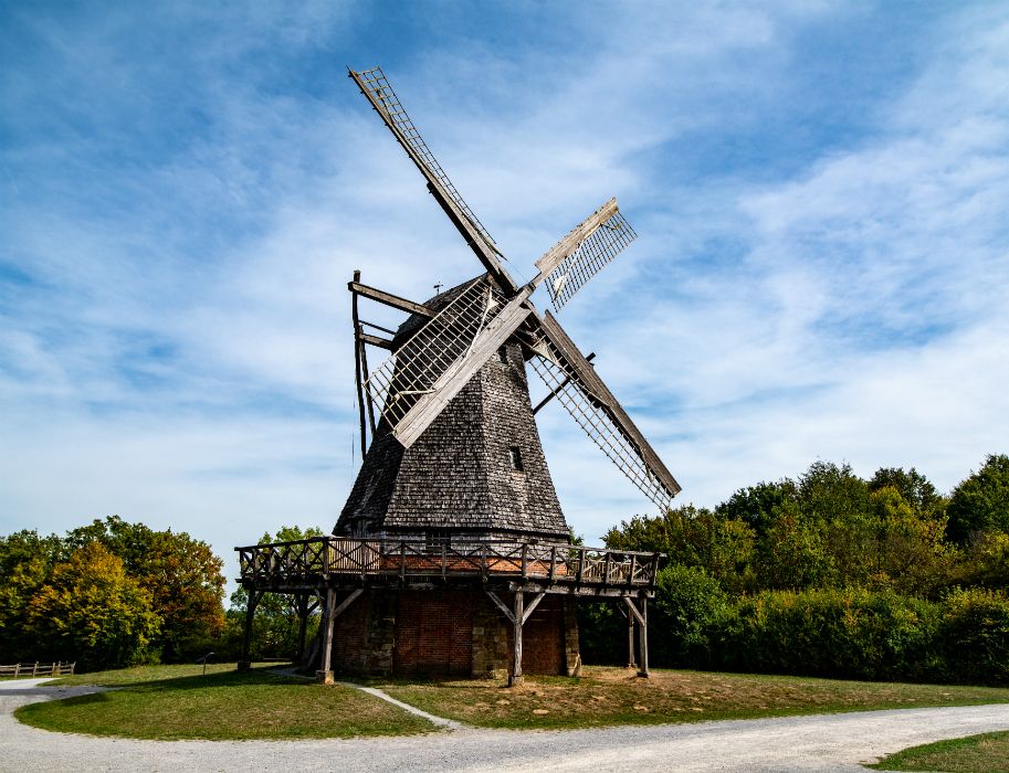 De kapmolen uit 1789 komt uit het district Minden-Lübbecke, tegenwoordig draait hij in Detmold