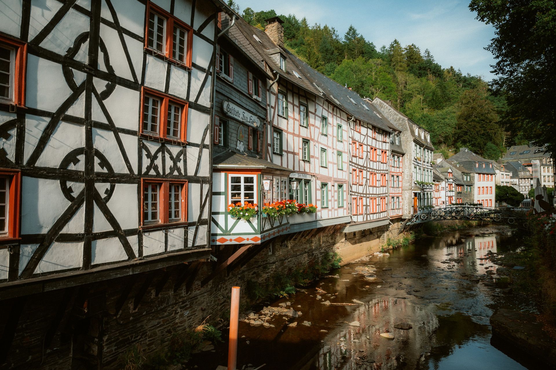 Fachwerkhäuser am Fluss