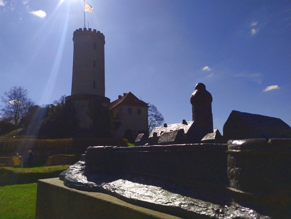 Een maquette van kasteel Sparrenburg suggereert een vergelijking tussen vroeger en nu