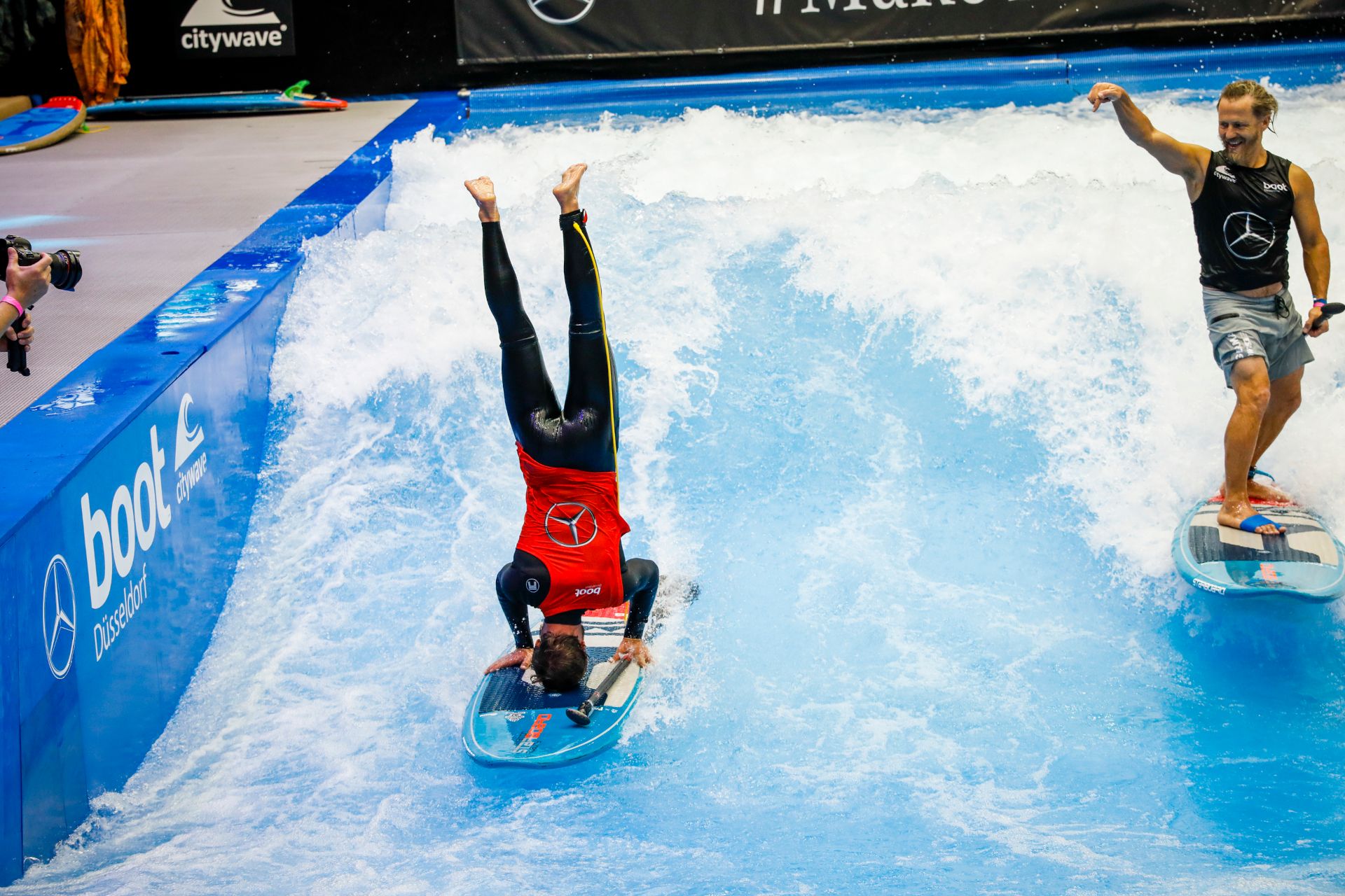 Surfen en stand-up paddling behoren tot de trendsporten die geïnteresseerde bezoekers kunnen uitproberen op de beurs Boot Düsseldorf.