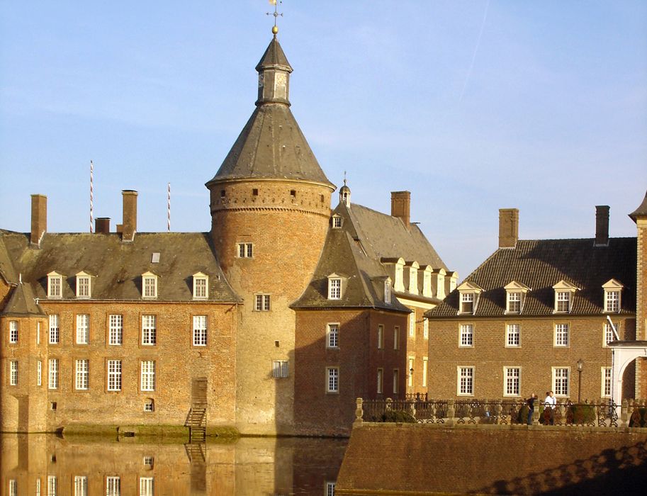 De toren van kasteel Anholt dateert uit de 12e eeuw