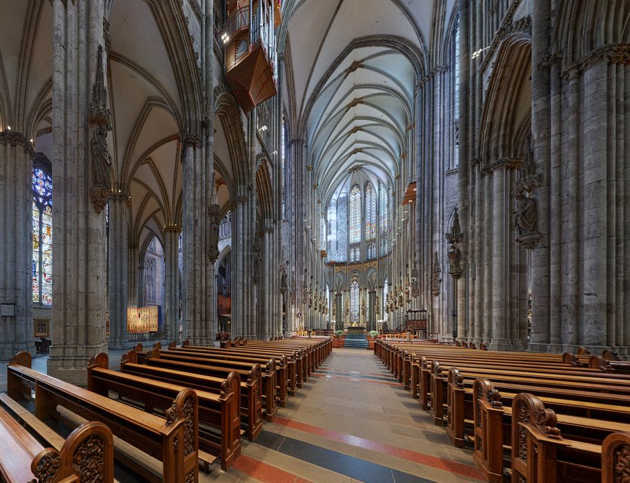 Het interieur van de Dom van Keulen maakt indruk op zijn bezoekers