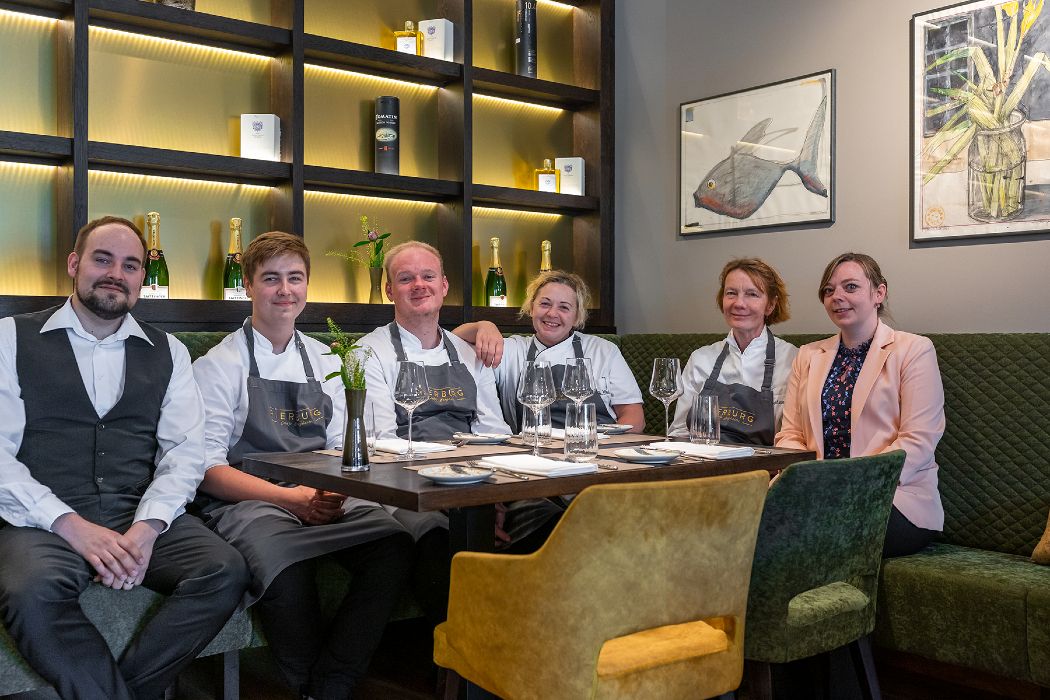 Even voorstellen: het team van Pierburg. Eigenaresse Erika Bergheim (2e van rechts) beheert het