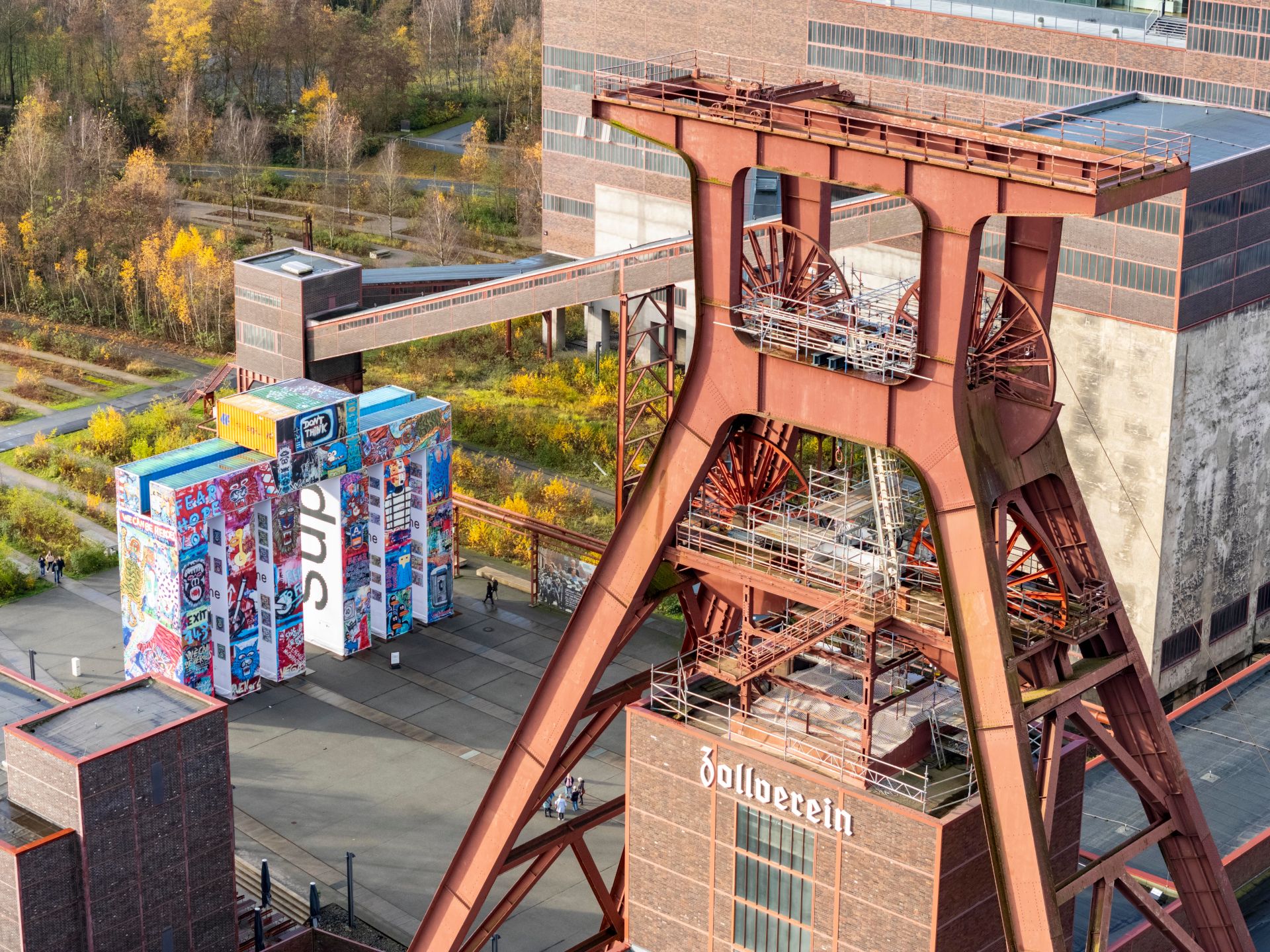 De Global Gate werd op 18 november 2024 geopend op het Werner Müllerplein in het werelderfgoed Zollverein.