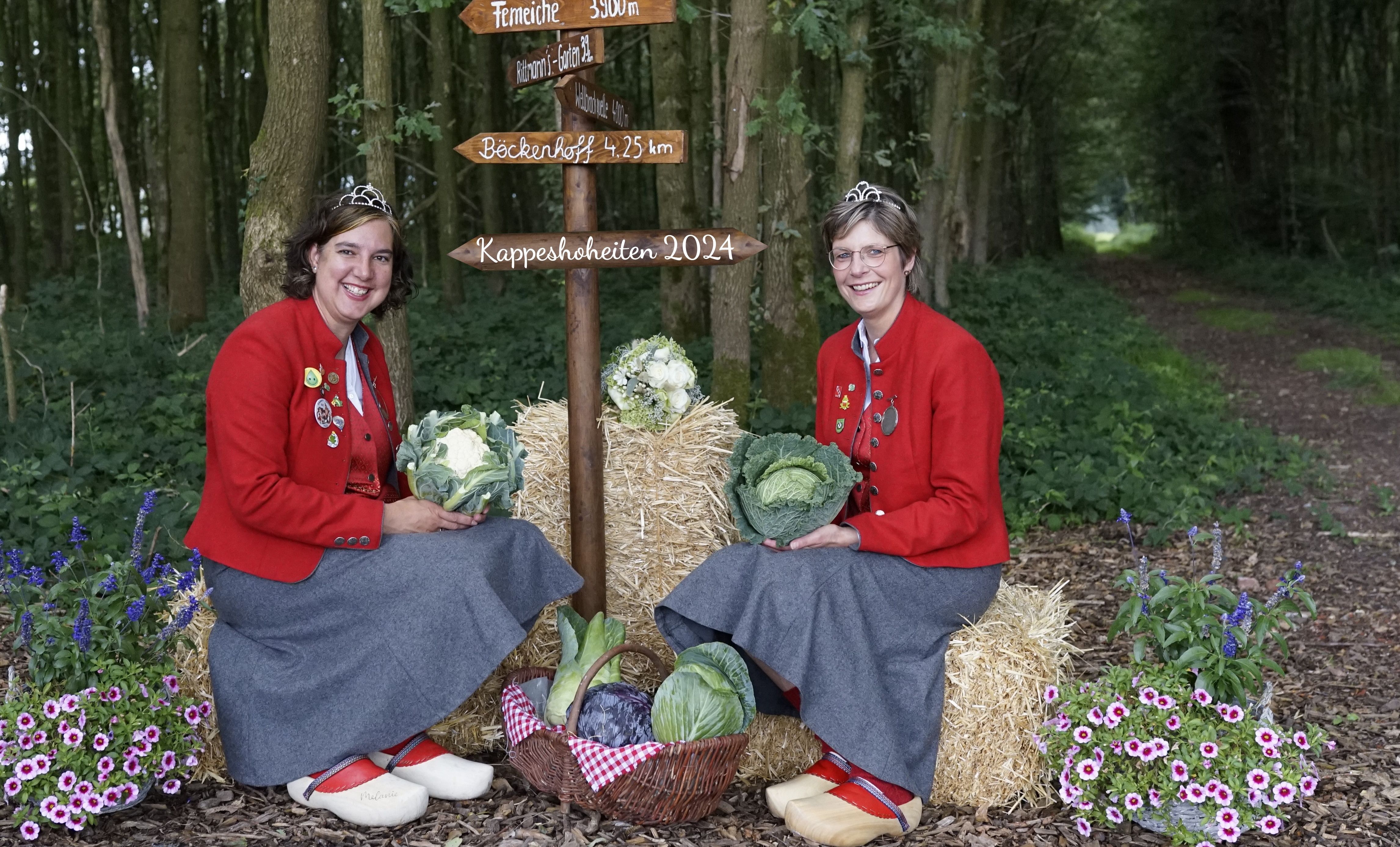 Kappes Koningin Melanie I Stenkamp en Kappes Prinses Birgitt I Grotendorst waren de Kappes Hoogheden in 2024 en droegen het belang van kool in de wereld uit.