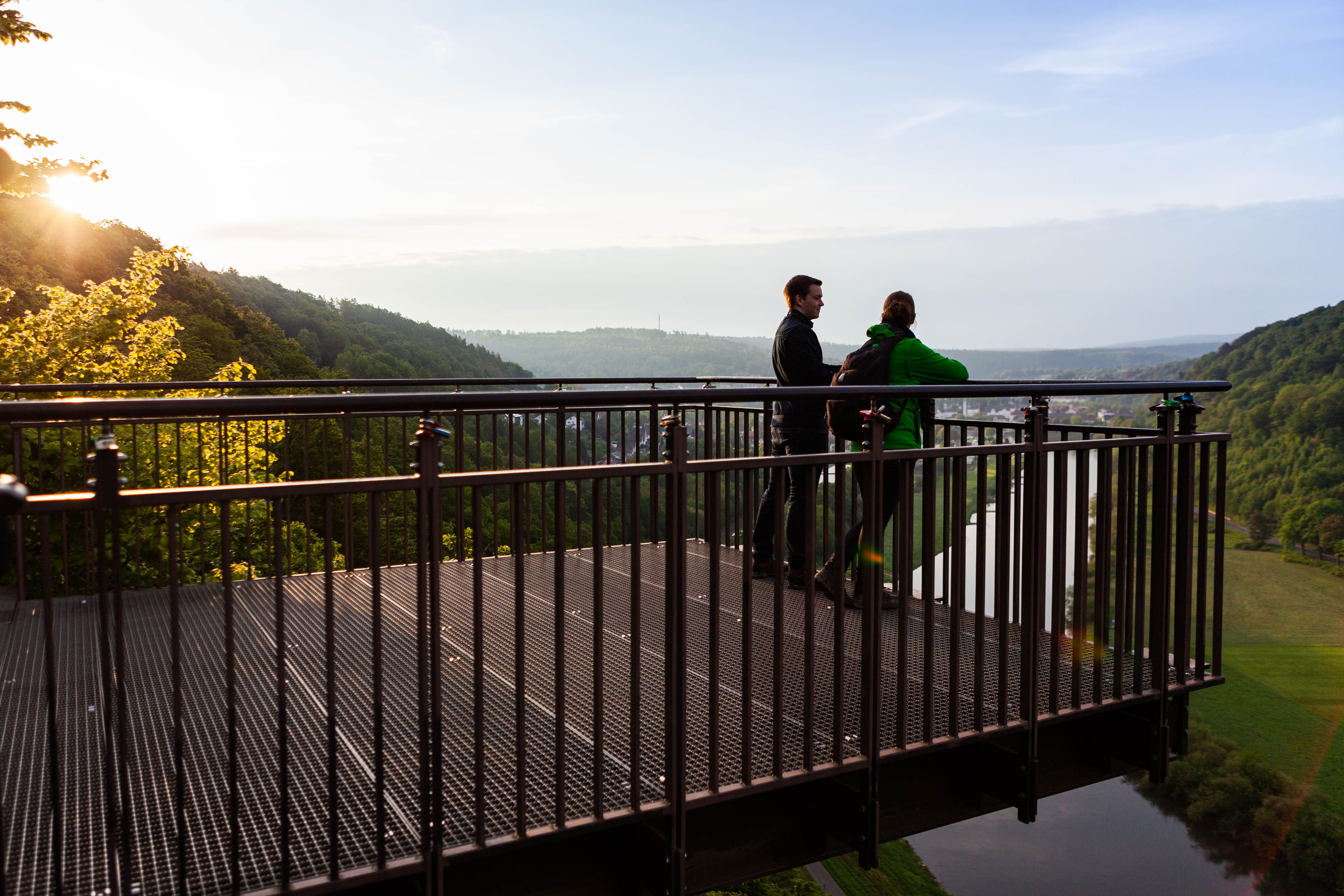 Uitzicht op de Weser Skywalk in Beverungen in het Teutoburgerwoud