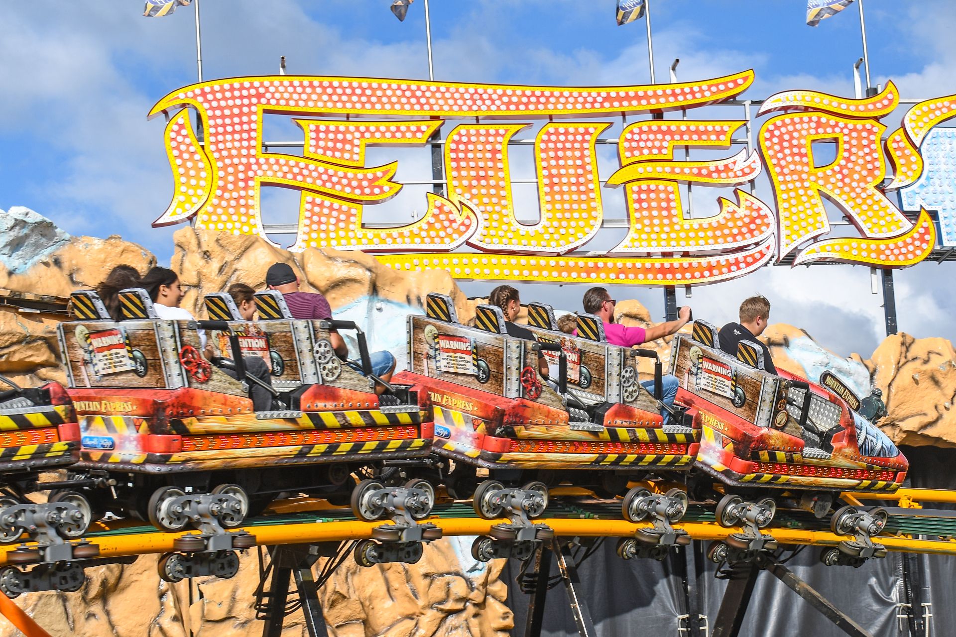 Adrenaline in achtbanen op de Pützchens Markt