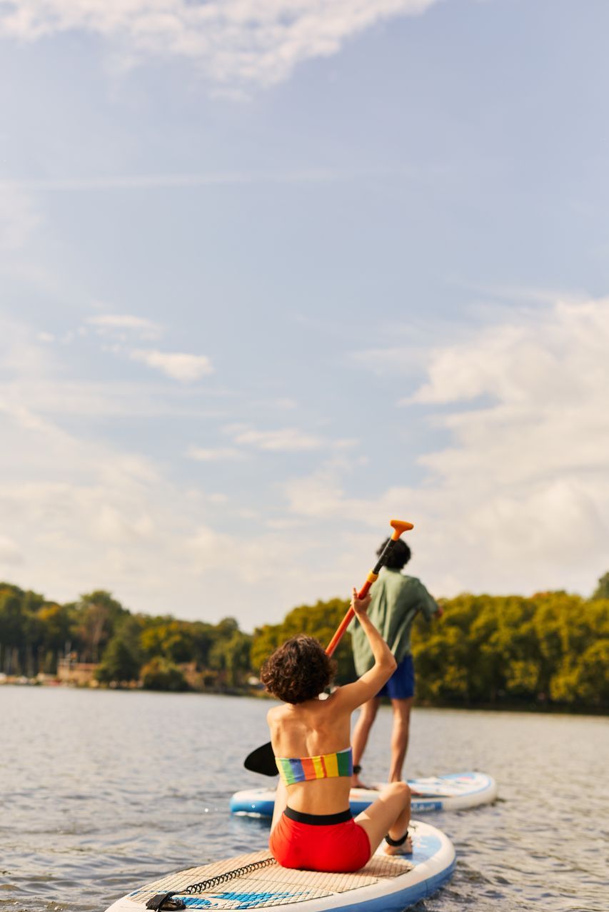 Stand-up paddling op het Baldeneymeer in het Ruhrgebied