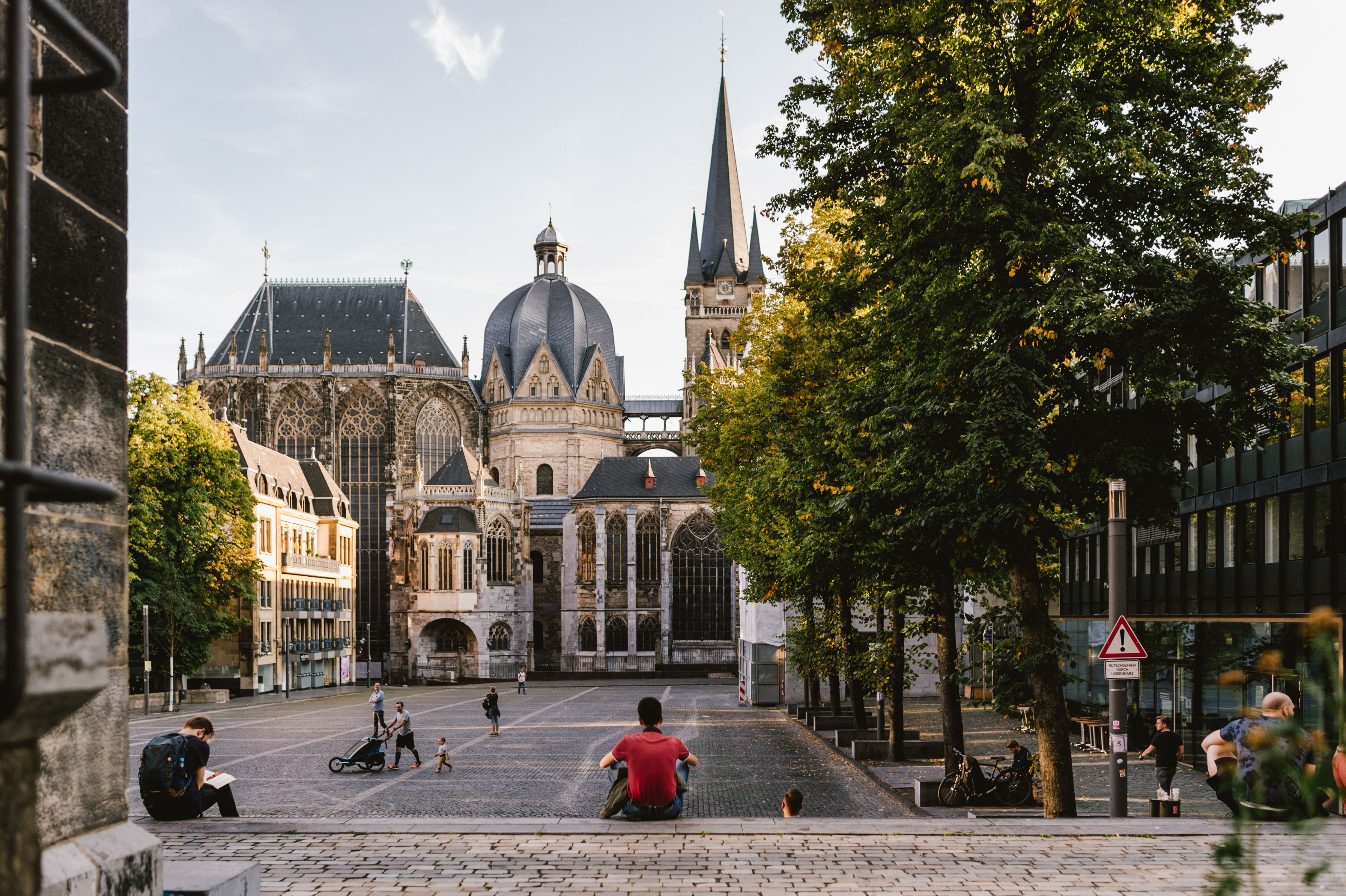 Het Katschhof is een centraal gelegen openbaar plein in het oude stadscentrum van Aken. Cultuurfans hebben vanaf hier het beste uitzicht op de Dom van Aken