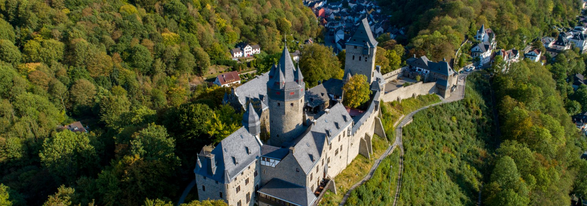 Vandaag een van de mooiste kastelen op een heuvel in Noordrijn-Westfalen: Kasteel Altena in de regio Sauerland