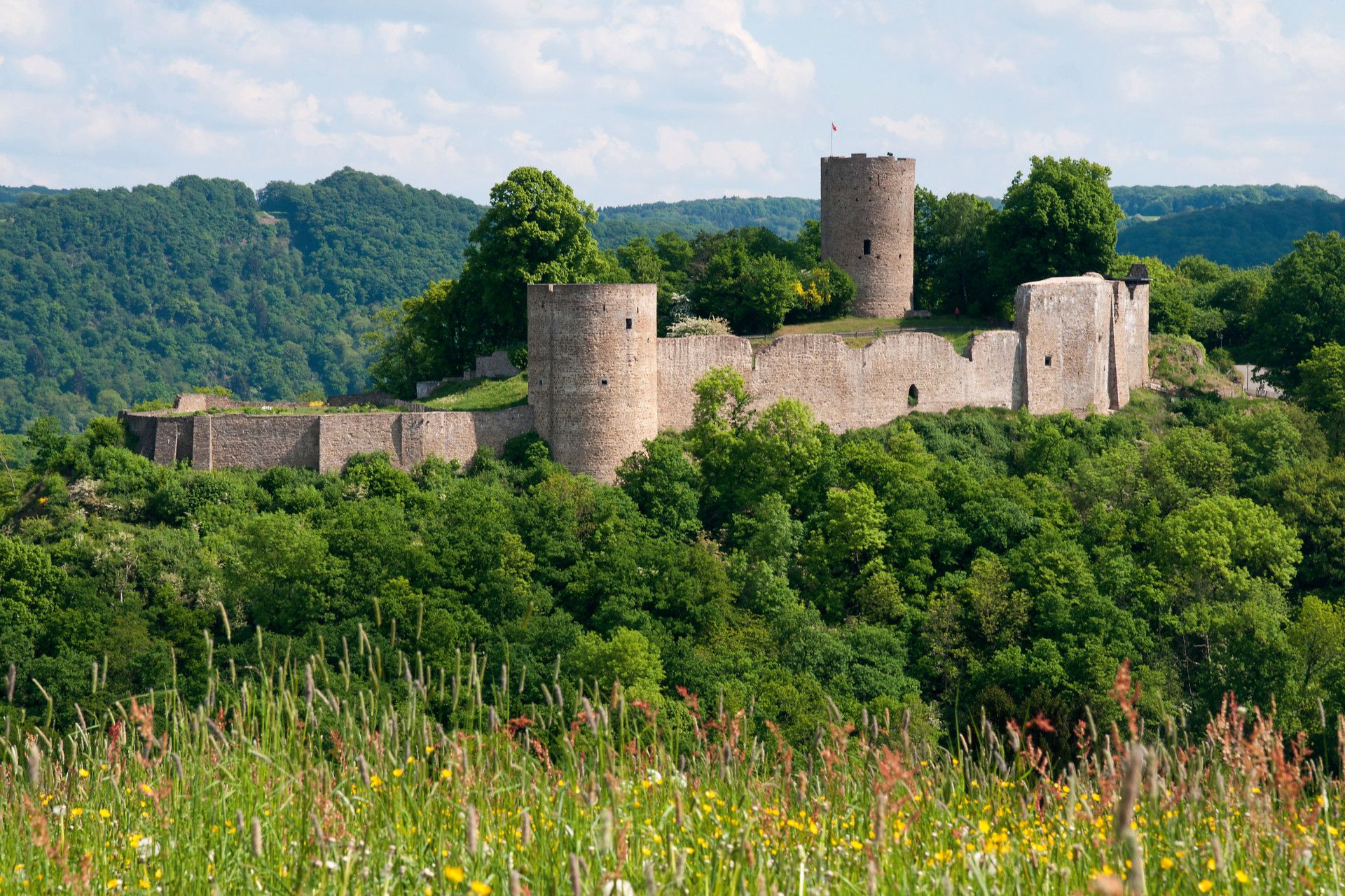 Etappe 3 van de Natursteig Sieg leidt langs Kasteel Blankenberg