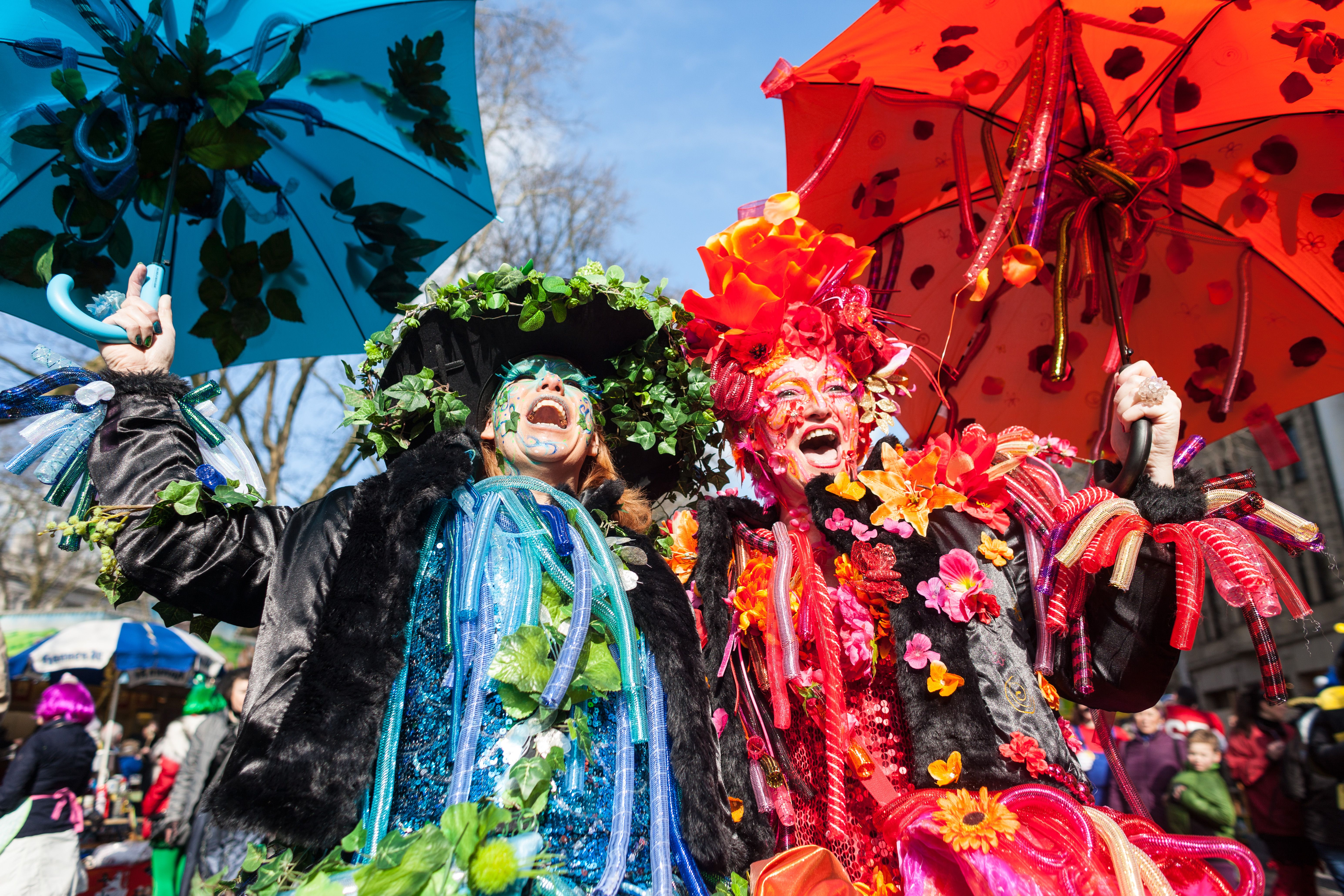 Kleurrijk voetvolk op het carnaval van Düsseldorf