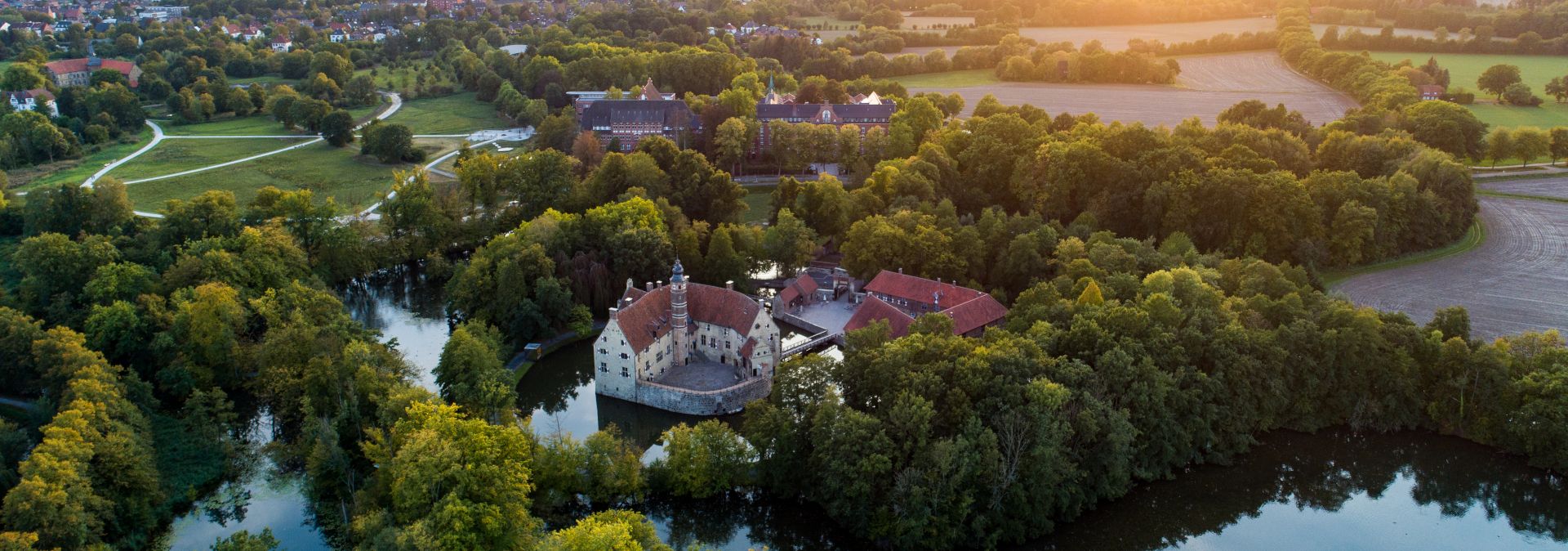 Kasteel Vischering is een van de oudste waterburchten in het Münsterland.