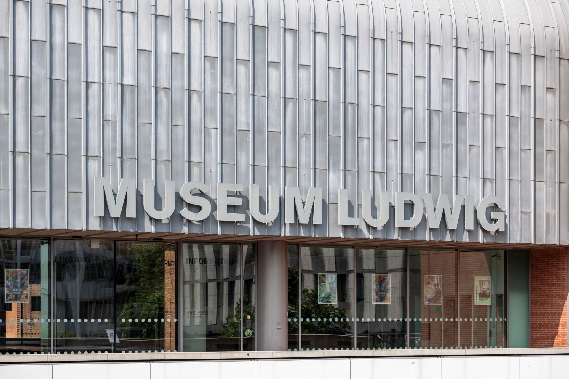 Het Museum Ludwig toont kunstwerken van klassiek modernisme tot hedendaagse kunstproductie op ongeveer 8000 vierkante meter.