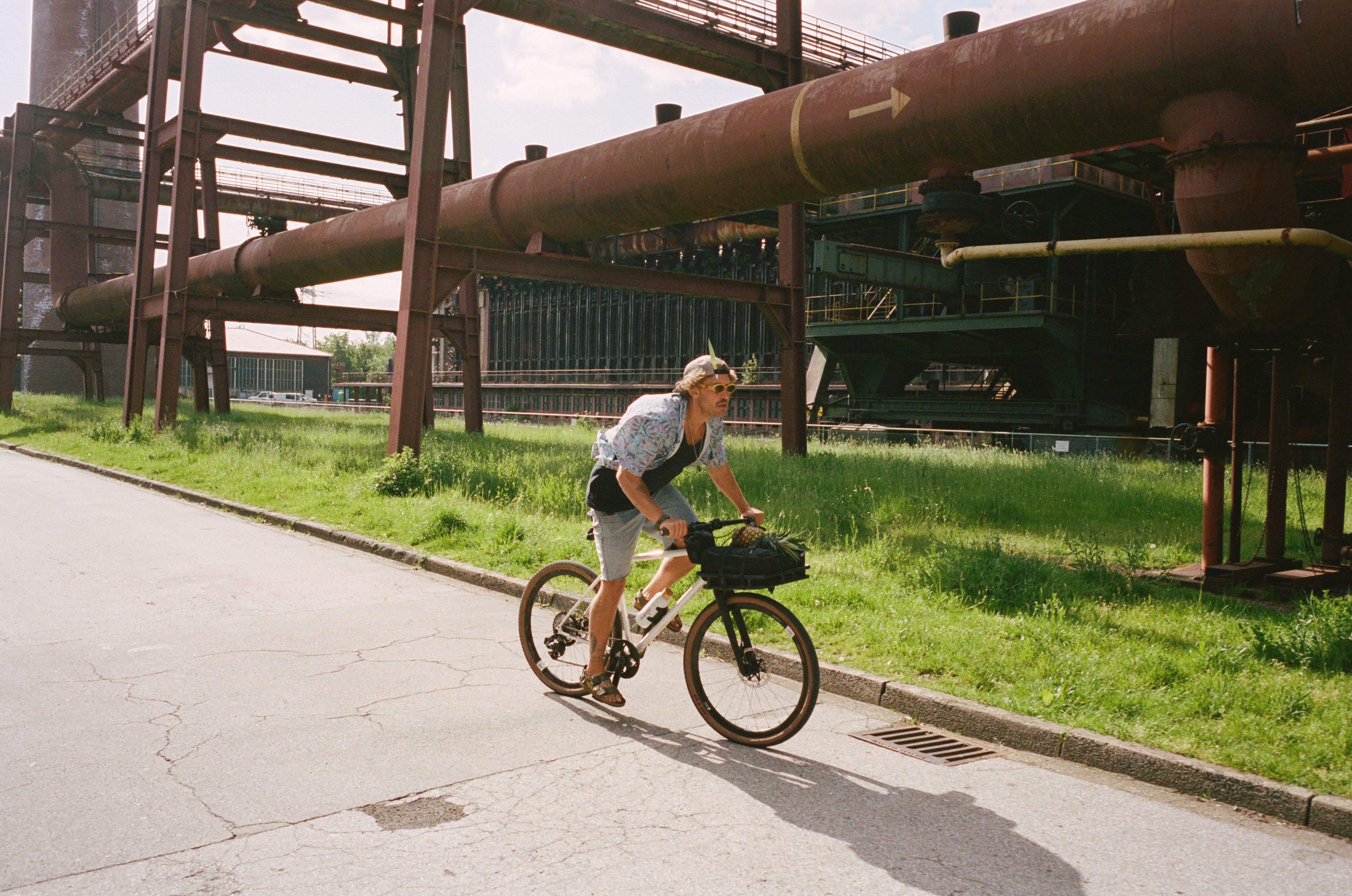 Radfahrer an der Zeche Zollverein Essen