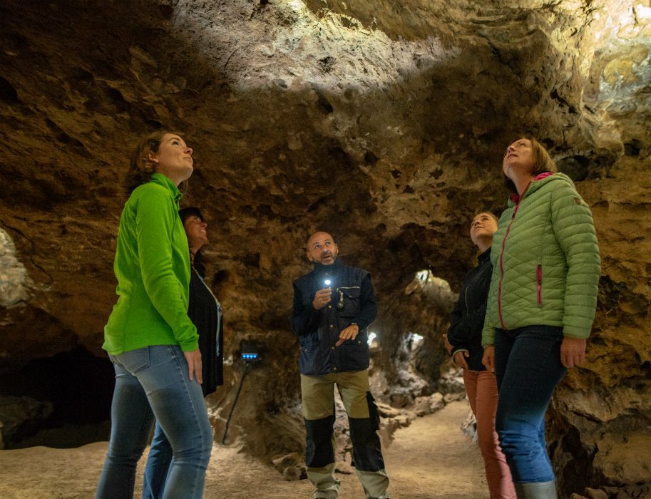 Fossielenzoektocht, schattenjacht en avontuurlijke tocht speciaal, de Kluterthöhle kan op veel verschillende manieren worden ervaren