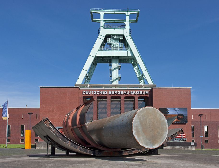 Het beeld Base Metals II van Ovis Wende staat voor het Duitse mijnmuseum