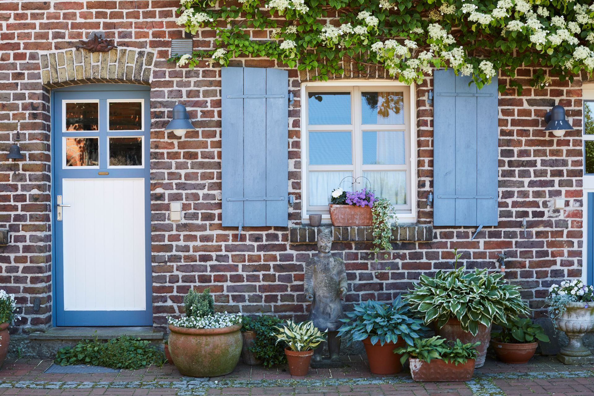 Sommige eigenaren van privétuinen hebben ook de voorkant van hun huis versierd voor het evenement