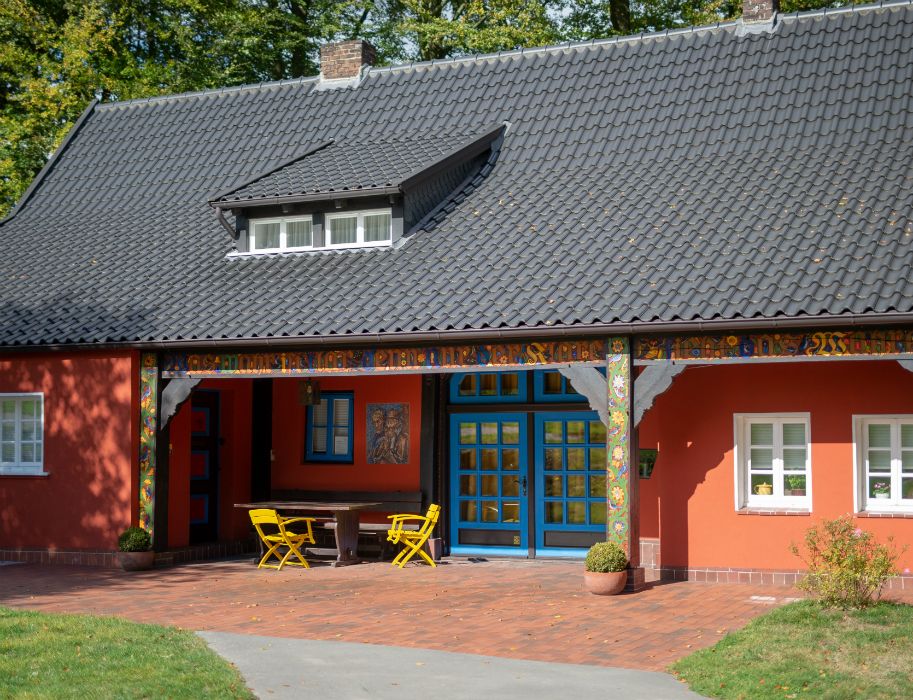 Het rode huis is het huis waar Böckstiegel is geboren en vele jaren heeft gewoond in Werther-Arrode.