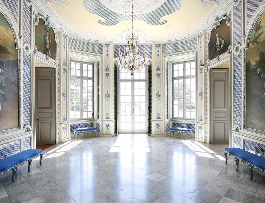 Falkenlust Palace is elegant ingericht en gedecoreerd