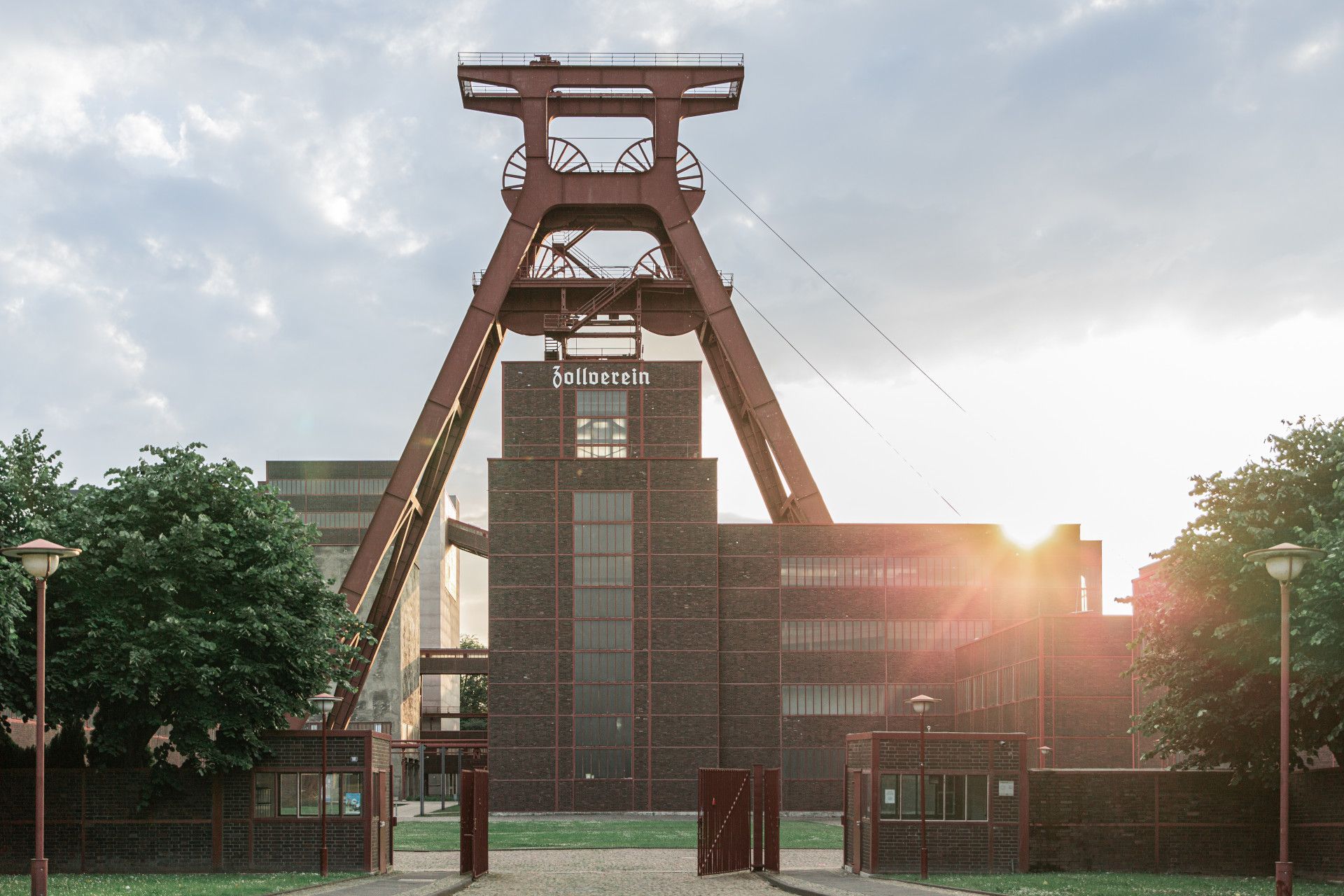 Dubbele windmolentoren van de kolenmijn Zollverein in Essen