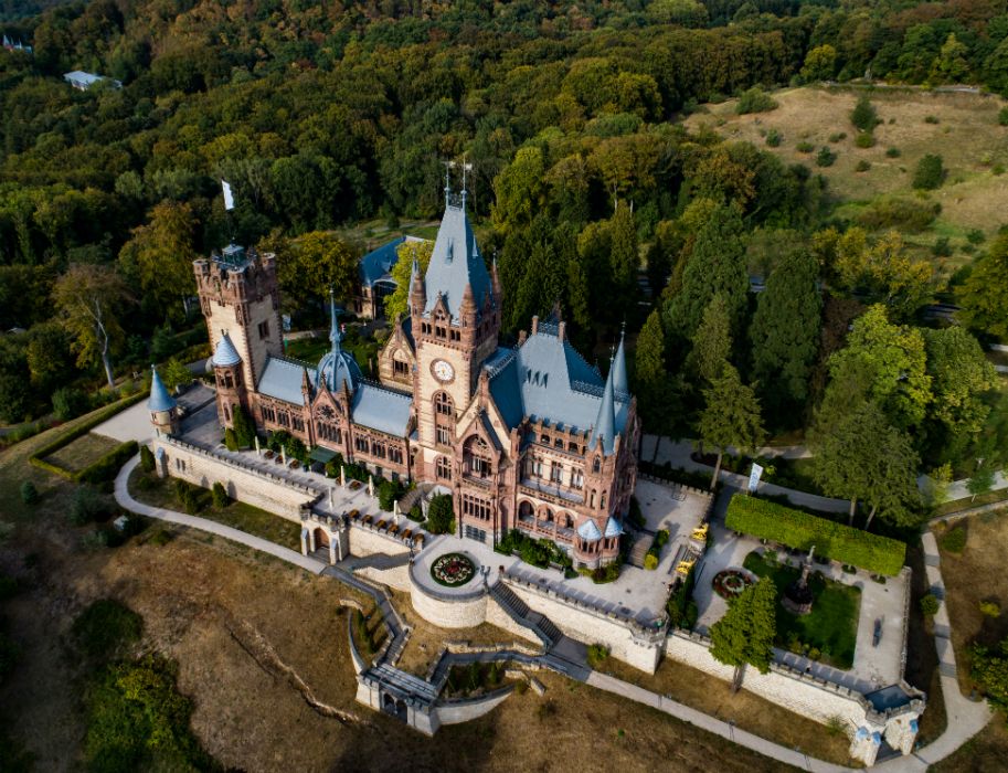 Kasteel Drachenburg vanuit vogelperspectief