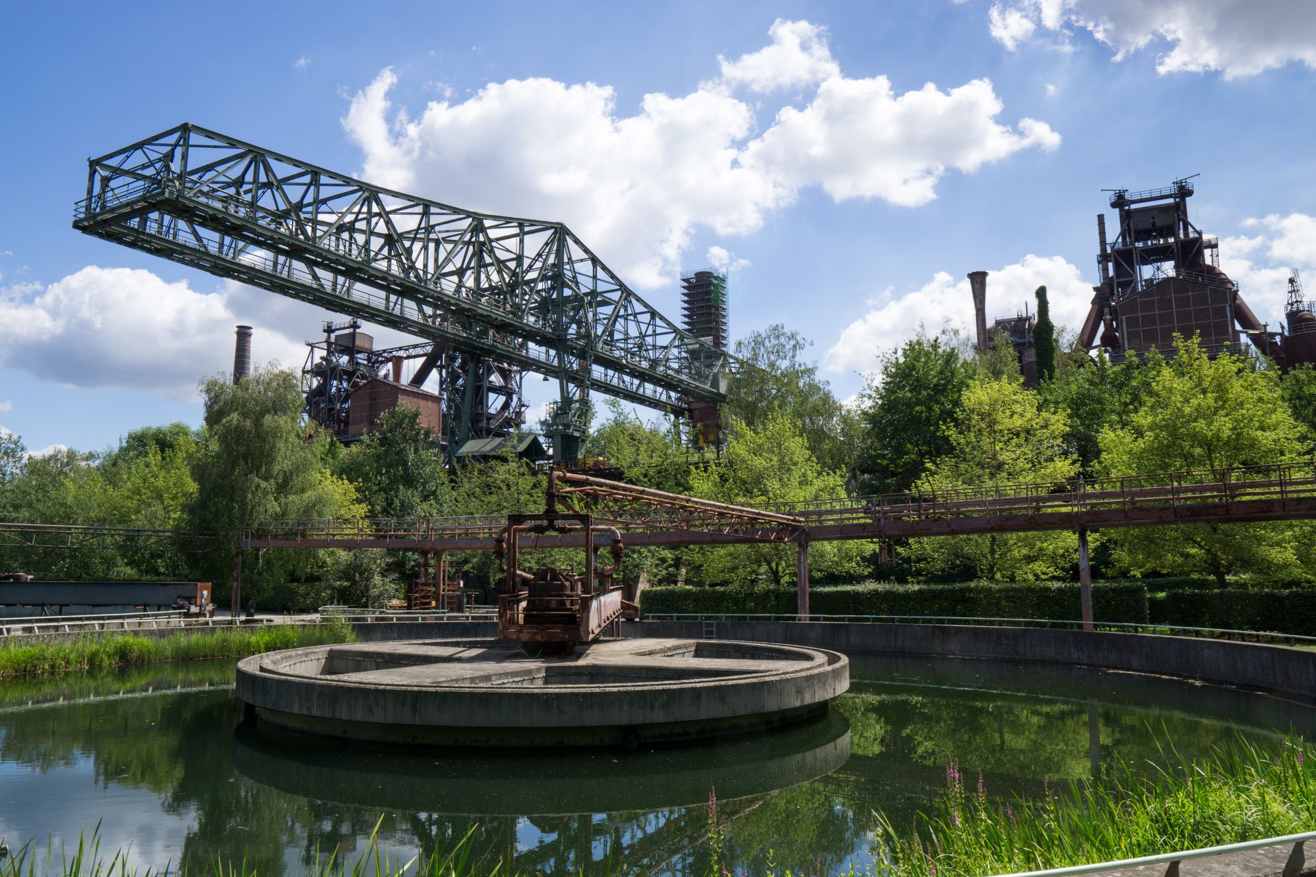 Natuur en industriële cultuur worden ideaal gecombineerd op het terrein van het landschapspark Duisburg-Nord