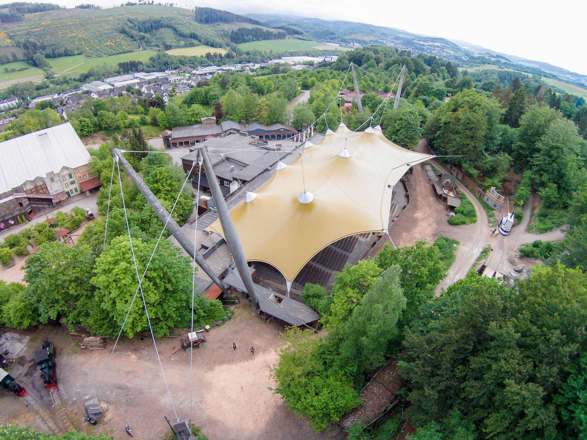 Het openluchtpodium in Elspe biedt ideale omstandigheden voor een geweldige show op het Karl May Festival