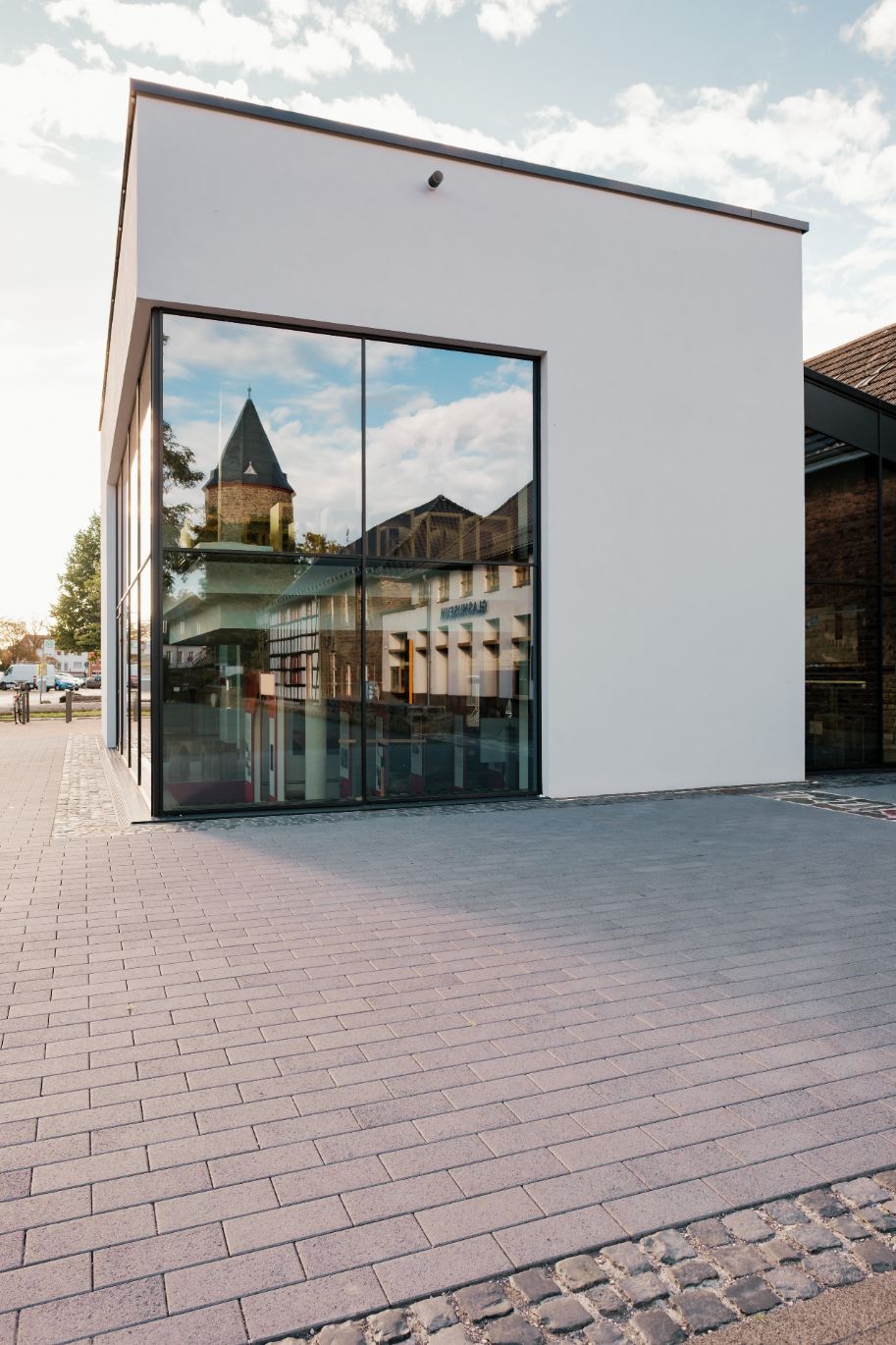 Het Glasmuseum Rheinbach: Van buiten onopvallend, van binnen een schat aan glazen voorwerpen