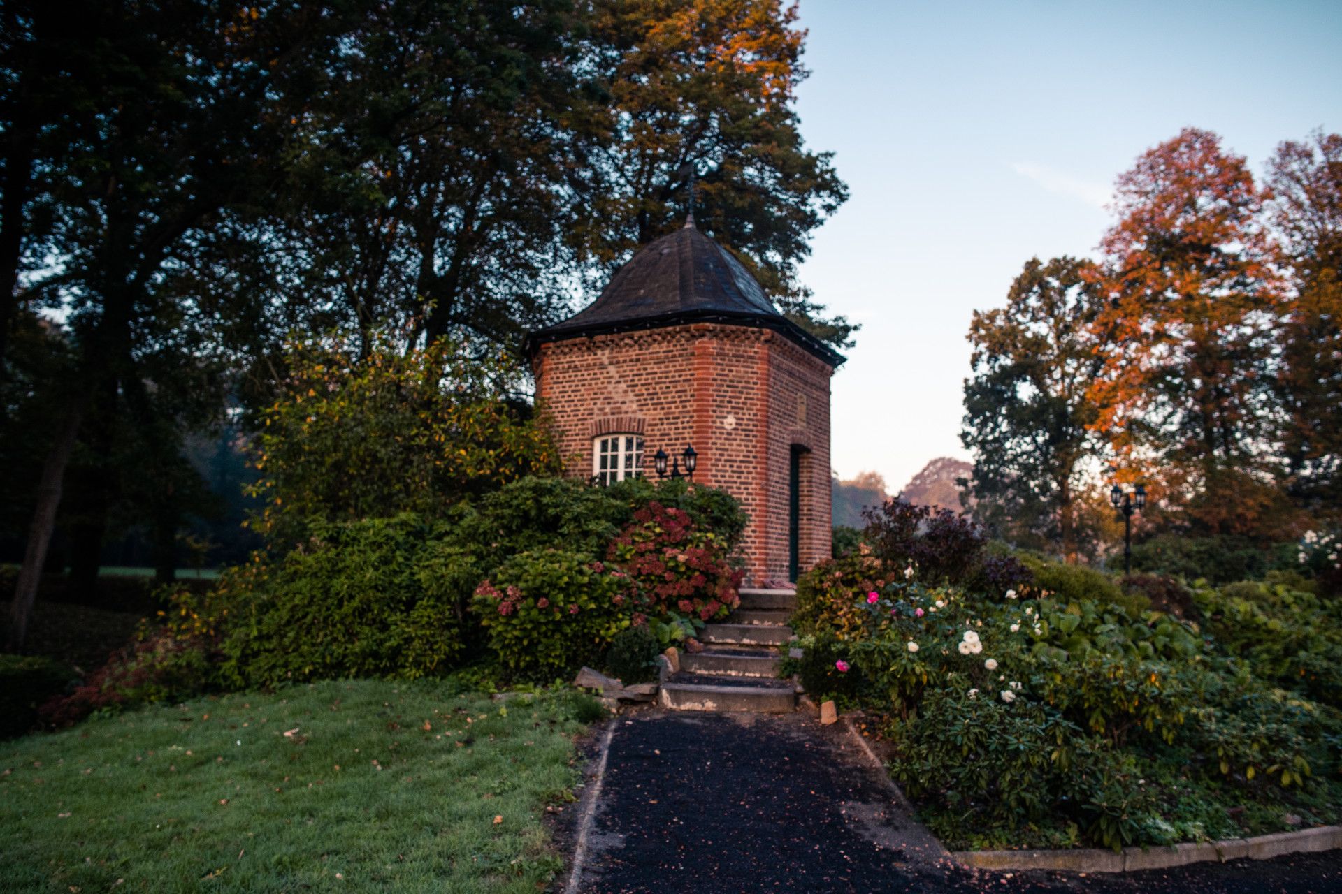 Kasteel Loersfeld uitzicht klein huis tuin