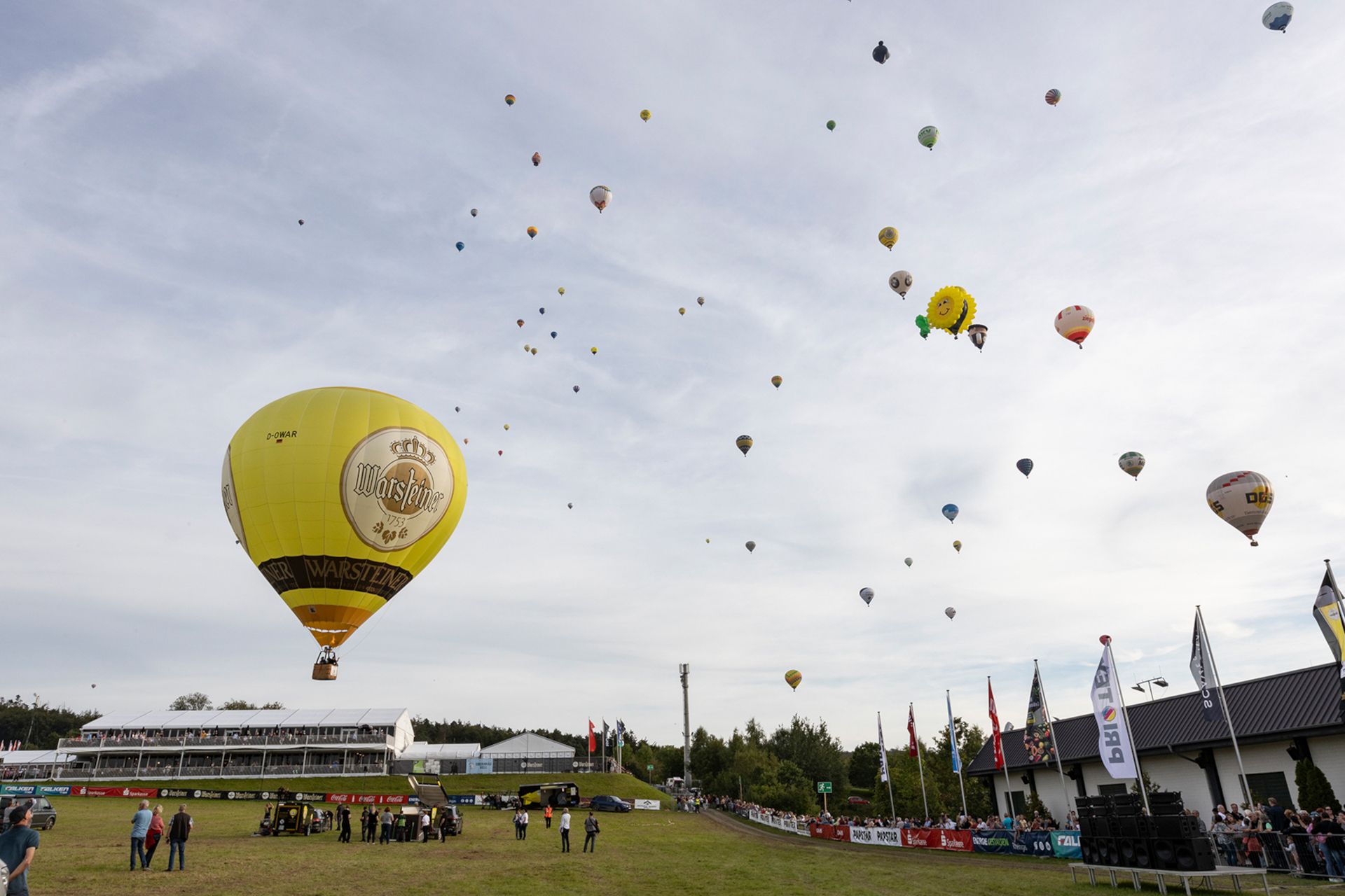 Twee keer per dag wordt er een massale ballonvaart gepland op de Warsteiner Internationale Montgolfiade