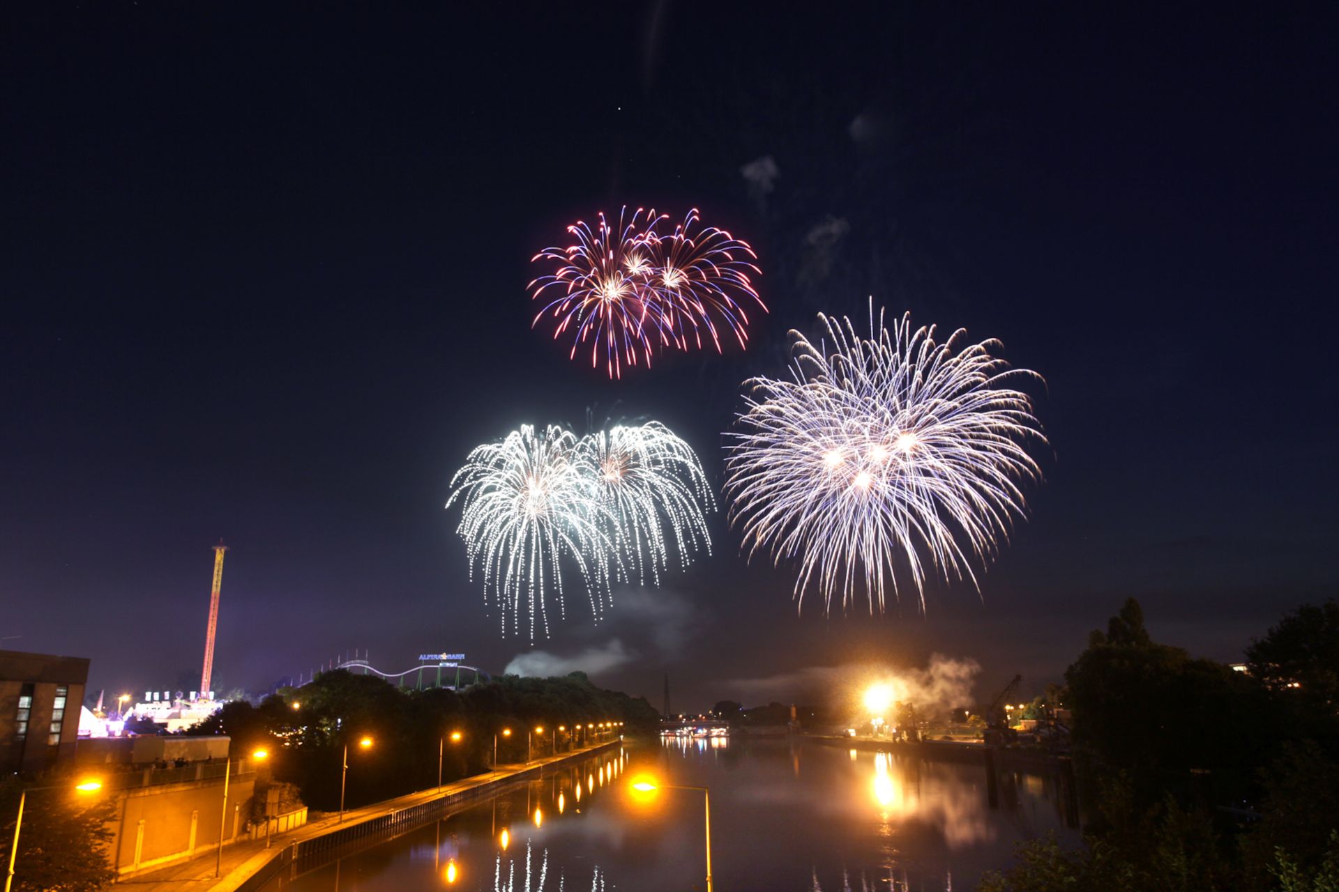 De Cranger Kirmes in Herne eindigt met een spectaculair vuurwerk