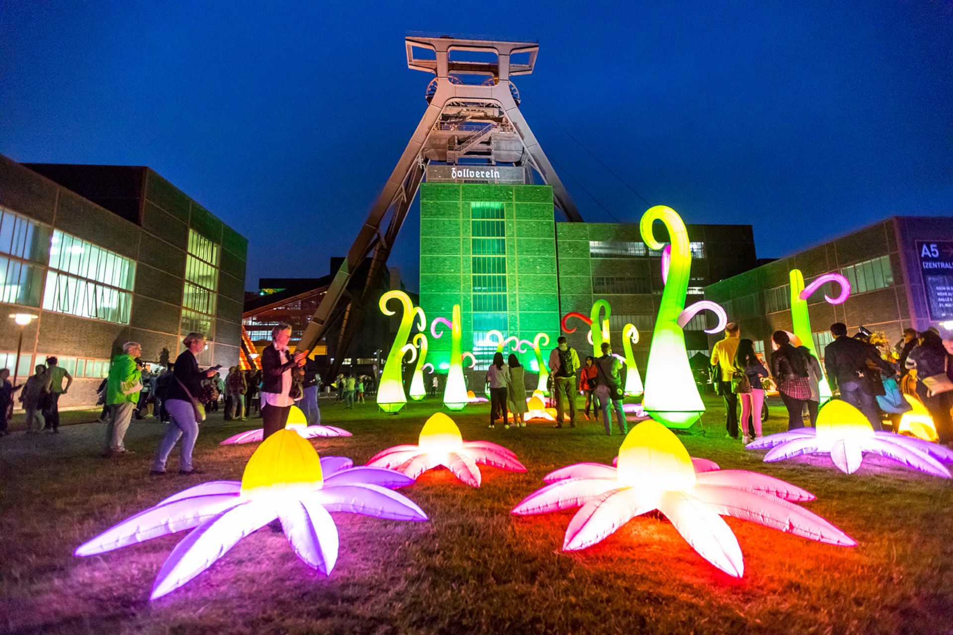 Het UNESCO-werelderfgoed Zollverein is een blijvende favoriet. Elk jaar komen families en groepen vrienden hier samen om vermaakt te worden door artiesten.